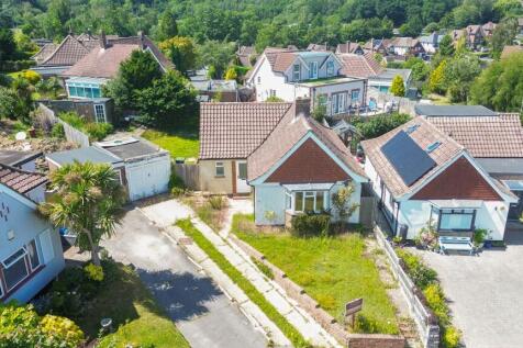 Turners Mill Close, Haywards Heath, RH16 2 bed detached bungalow for sale