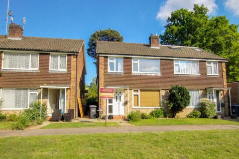 Sunnywood Drive, Haywards Heath, RH16 3 bed semi