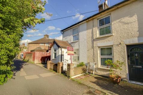 Petlands Gardens, Haywards Heath, RH16 2 bed end of terrace house for sale