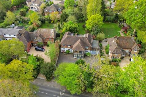 Balcombe Road, Haywards Heath, RH16 4 bed detached house for sale