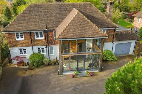 Balcombe Road, Haywards Heath, RH16 4 bed detached house for sale