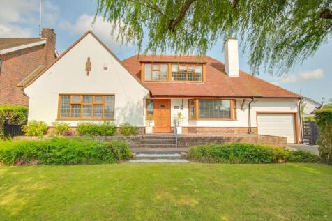 Sunnywood Drive, Haywards Heath, RH16 4 bed detached bungalow for sale