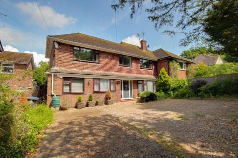 Franklynn Road, Haywards Heath, RH16 3 bed semi