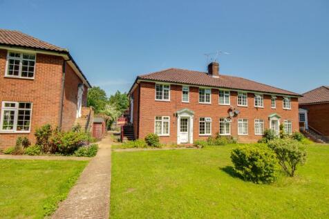 Hazelgrove Gardens, Haywards Heath, RH16 2 bed flat for sale