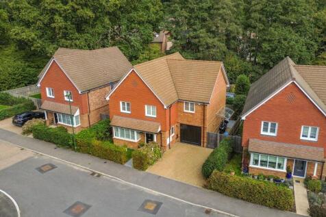 Gatesmead, Haywards Heath, RH16 4 bed detached house for sale