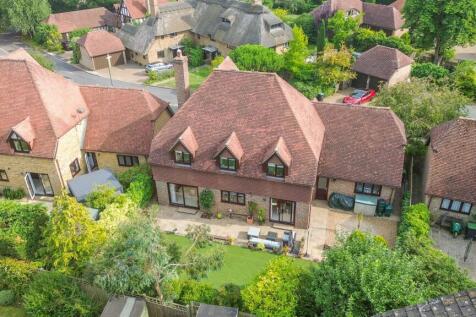 The Droveway, Haywards Heath, RH16 4 bed detached house for sale