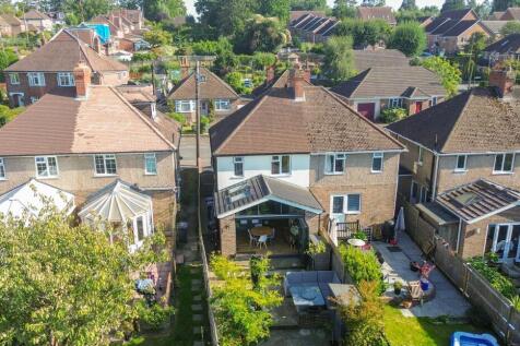 Lowfield Road, Haywards Heath, RH16 2 bed semi
