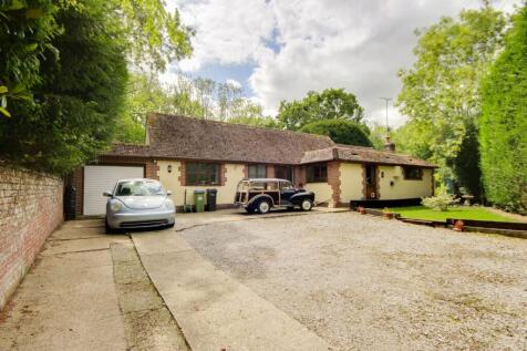 Ditchling Common, Wivelsfield, RH15 4 bed detached bungalow for sale