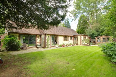 Ditchling Common, Wivelsfield, RH15 4 bed detached bungalow for sale