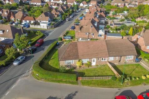 Vale Road, Haywards Heath, RH16 3 bed semi