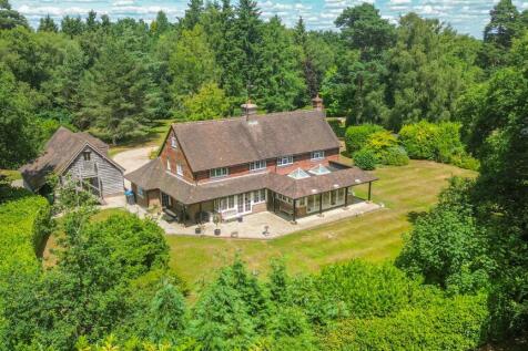 5 bedroom detached house for sale