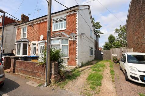 Newport Road, Burgess Hill, RH15 3 bed apartment for sale