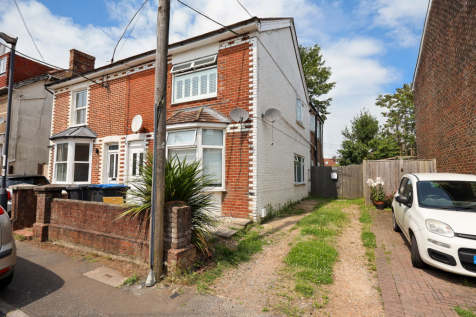 Newport Road, Burgess Hill, RH15 3 bed apartment for sale