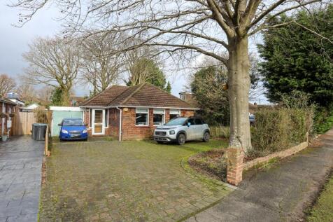 Malthouse Lane, Burgess Hill, RH15 2 bed detached bungalow for sale