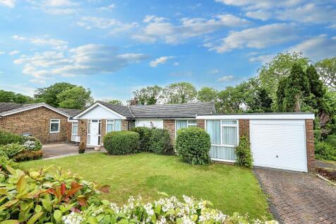 Franklands Close, Burgess Hill, RH15 4 bed detached bungalow for sale
