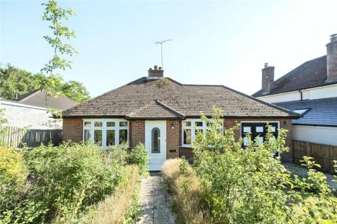 Larkfield Road, Farnham, Surrey, GU9 2 bed bungalow for sale
