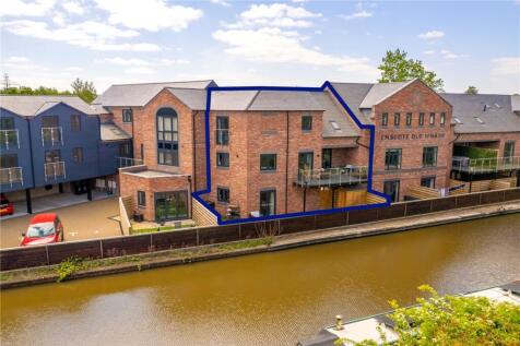 3 bedroom town house for sale