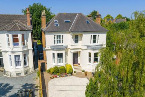 5 bedroom semi-detached house for sale