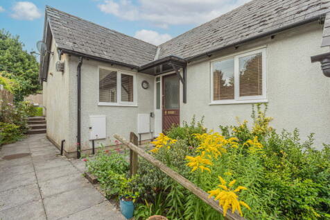 2 bedroom semi-detached bungalow for sale