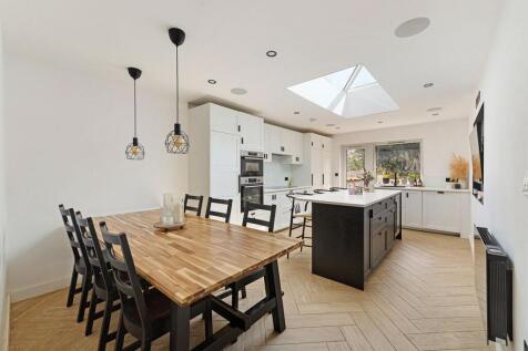 Old Tye Avenue, Westerham TN16 4 bed detached bungalow for sale