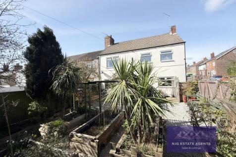 5 bedroom end of terrace house for sale