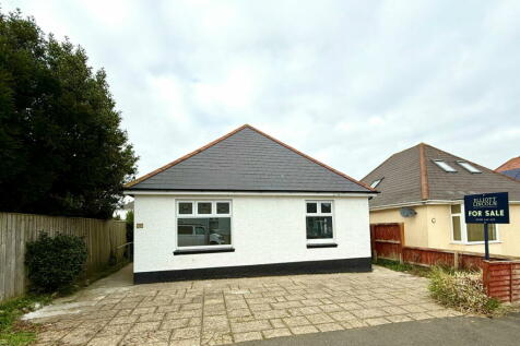 2 bedroom detached bungalow for sale