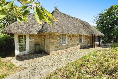 2 bedroom detached bungalow for sale