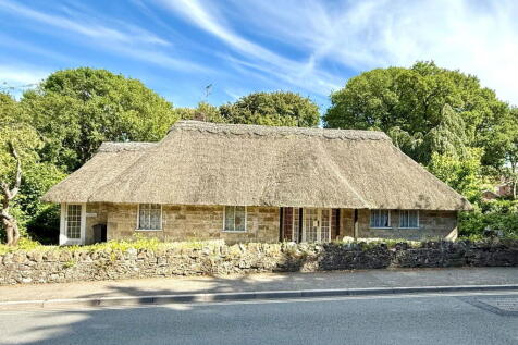 2 bedroom detached house for sale