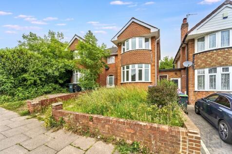 Oldbury B68 3 bed detached house for sale