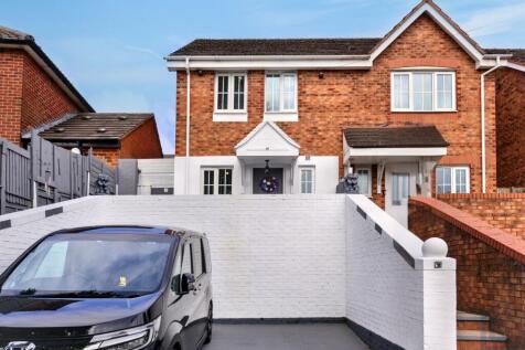 2 bedroom semi-detached house for sale
