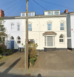 8 bedroom end of terrace house for sale