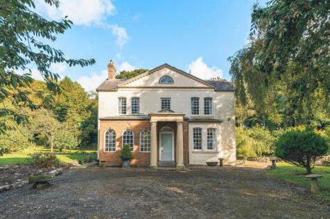 Flintshire CH8 5 bed character property for sale