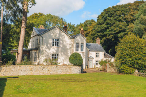 Flintshire CH8 5 bed character property for sale