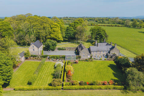 Anglesey LL62 10 bed character property for sale