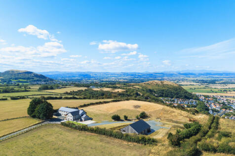 Flintshire LL18 6 bed character property for sale