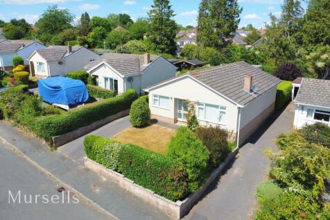 Dillons Gardens, Poole BH16 3 bed bungalow for sale