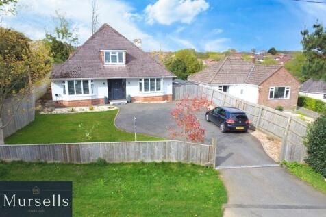 Deans Drove, Poole BH16 5 bed chalet for sale