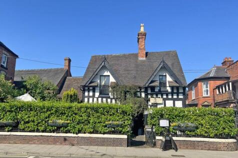 Upper Bar, Newport Shropshire TF10 4 bed detached house for sale