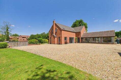 Market Drayton TF9 4 bed detached house for sale