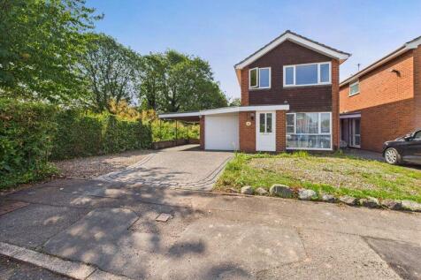 Richmond Close, Newport TF10 3 bed detached house for sale