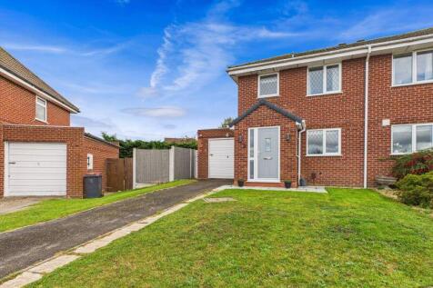 2 bedroom semi-detached house for sale
