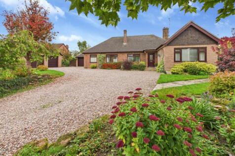 Market Drayton TF9 4 bed detached bungalow for sale