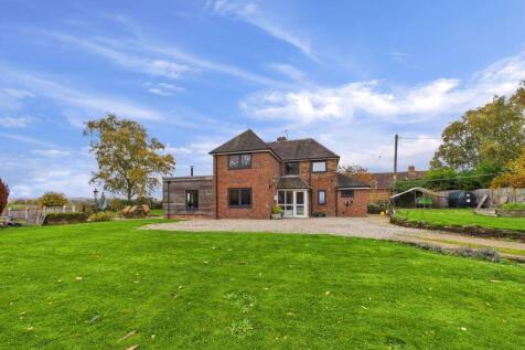 Cheswell Cottages, Newport TF10 4 bed detached house for sale