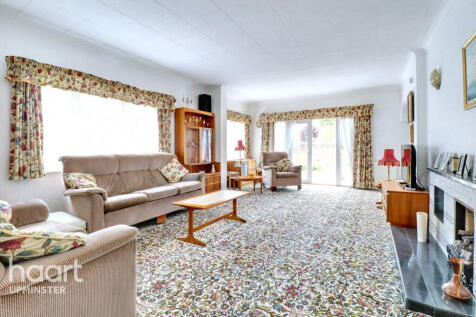 Upminster RM14 3 bed detached bungalow for sale