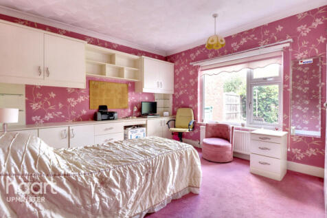 2 bedroom semi-detached bungalow for sale