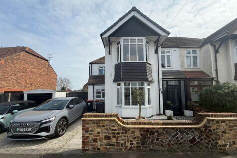 5 bedroom semi-detached house for sale