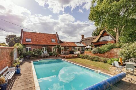 6 bedroom detached house for sale
