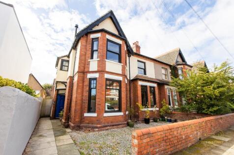 5 bedroom semi-detached house for sale