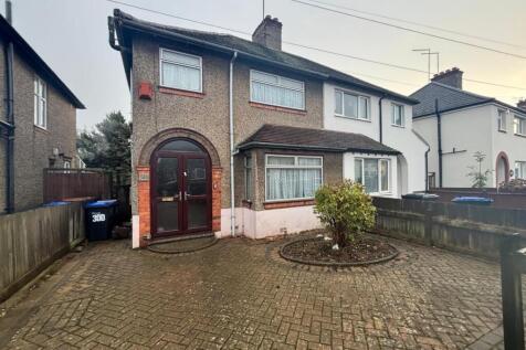 Birchfield Road East, Abington NN3 3 bed semi