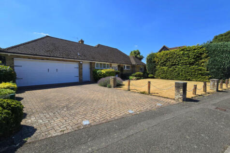 3 bedroom detached bungalow for sale